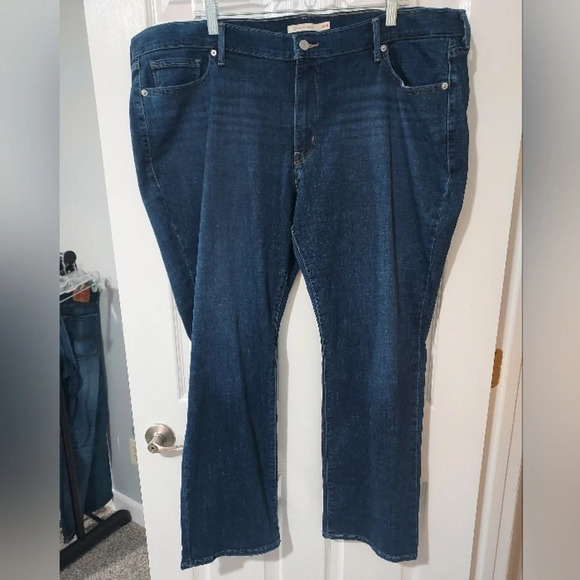 Levis Medium Wash Classic Straight Bootcut Denim Jeans in Size 24W - Picture 1 of 13